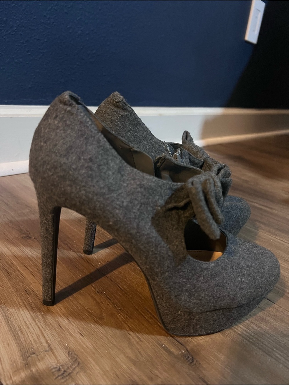 Gianni Bini Gray Felt Bow Accent High Heel Pumps